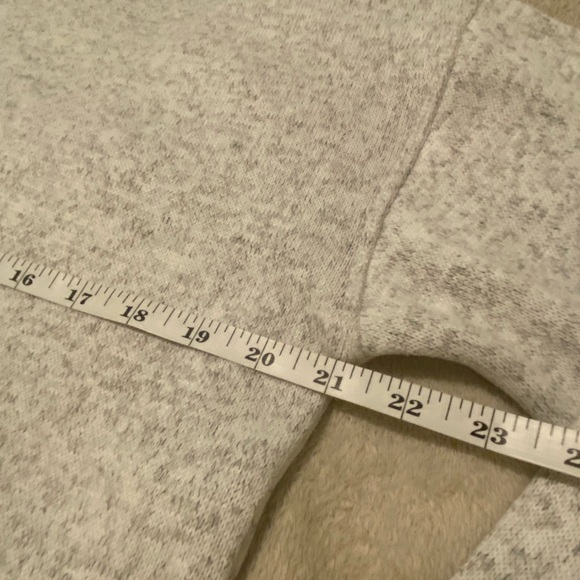 Thread & Supply Women's XSmall 1/4 Zip
Gray Pullover Crop Sweater Sweatshirt - Picture 10 of 13